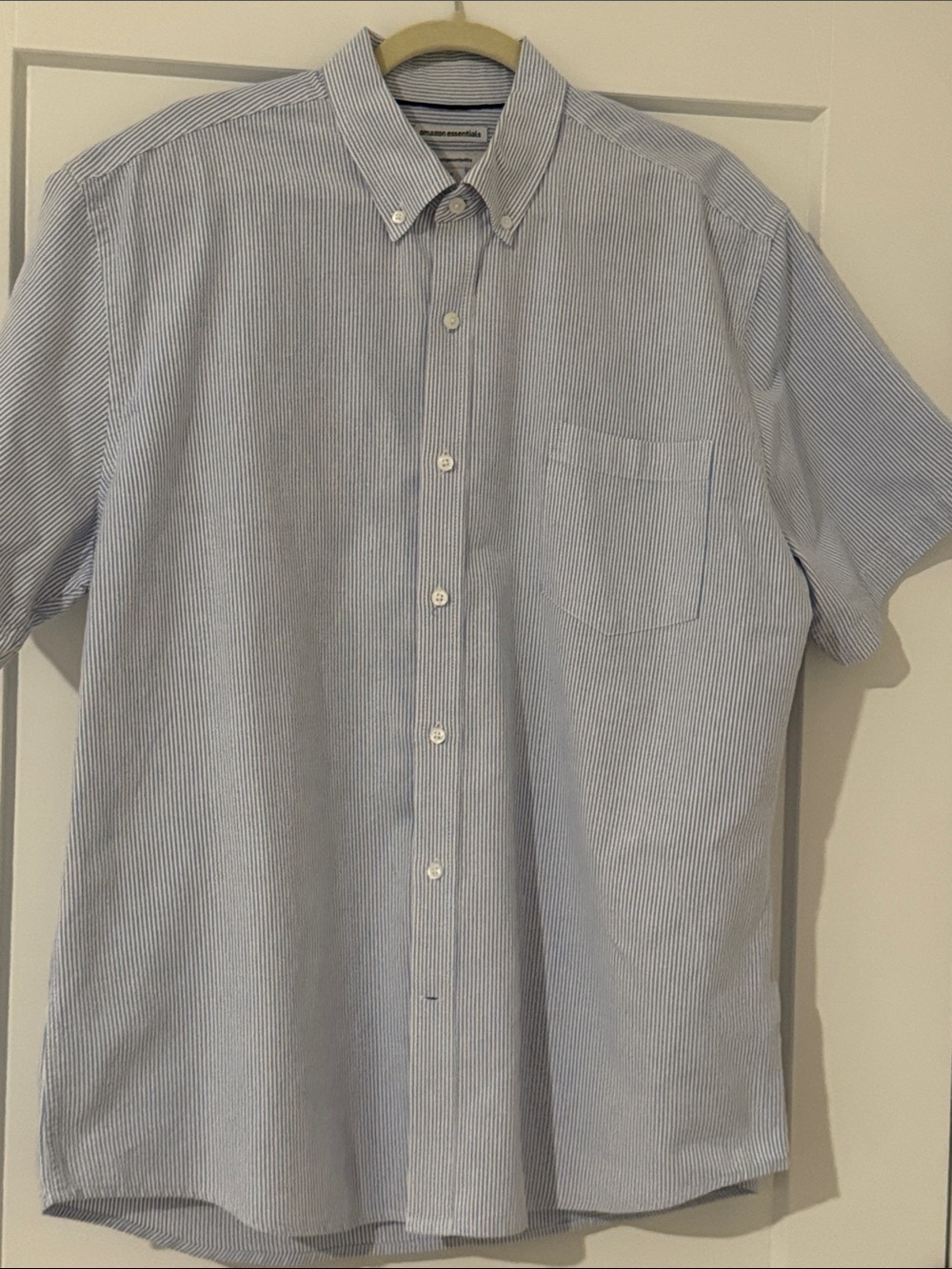 Amazon Essentials Light Blue & White Thin Stripe Short-Sleeve Button-Down Shirt